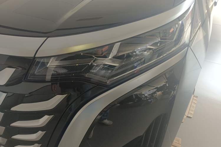 Used Denza D9 2025 Model DM-i Four-Wheel Drive Prestige Edition
