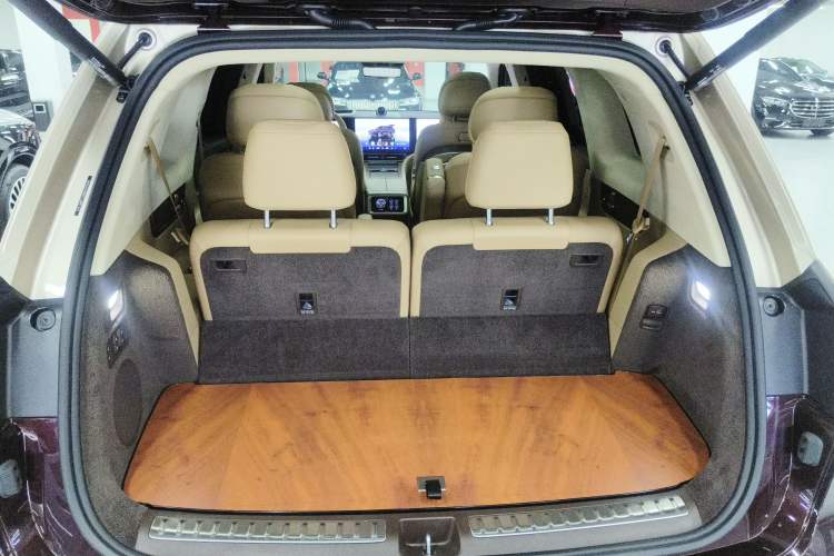 Used Hima AITO M9 2025 Extended-Range Ultra Version 52 kWh 6-Seater
