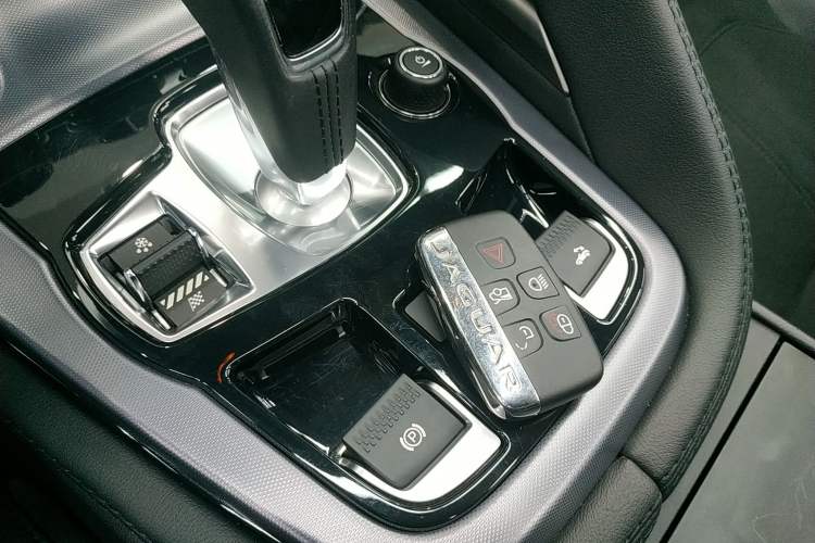 Used Jaguar F-TYPE 2021 P300 Rear-Drive Convertible Edition
