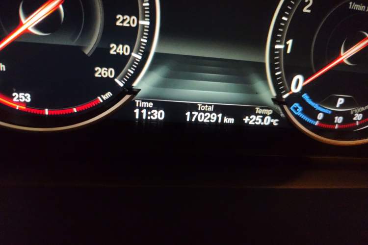 Used BMW 5 Series GT 2014 528i Luxury Edition Odometer Close Up