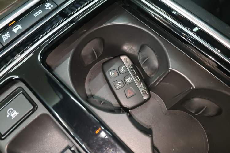 Used Jaguar XFL 2019 XFL 2.0T 250 PS Two-Wheel-Drive Luxury Edition