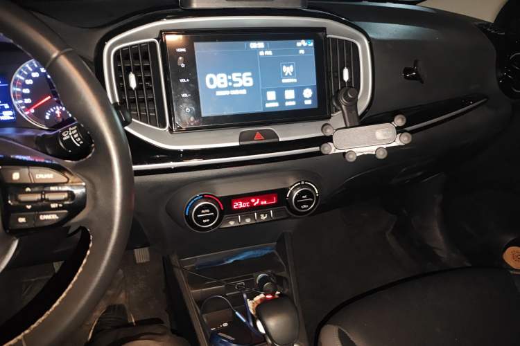 Used Kia kx1 Stonic 2021 1.4L CVT Fun & Sunroof Model
