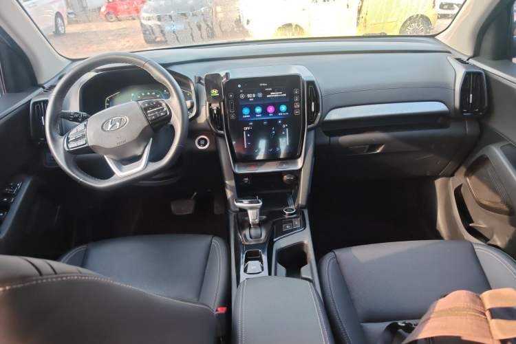 Used Hyundai ix35 2021 2.0L Automatic 2WD GLS Leading Edition Center Console