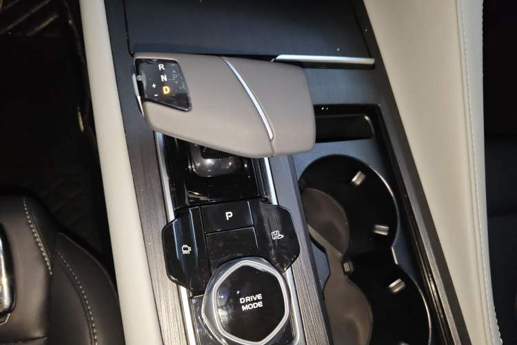 Used CHANGAN CS75 PLUS 2025 Model, 3rd Generation Champion Edition 1.5T Jinghang Version
