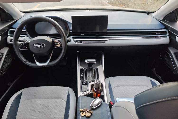 Used Geely Auto Emgrand 2022 4th Generation 1.5L CVT Flagship Model Center Console