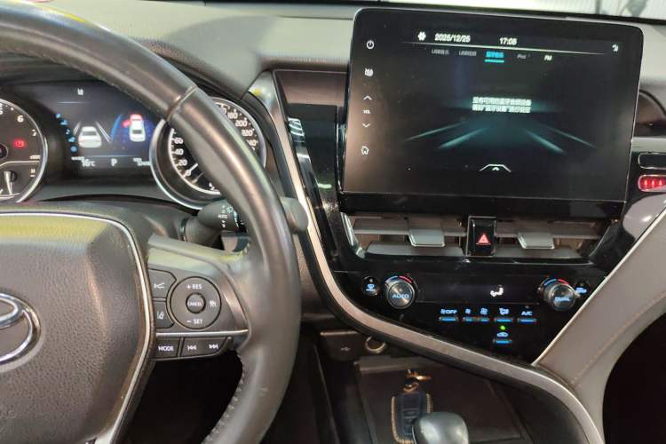 Used Toyota Camry 2023 2.0G Luxury Edition
