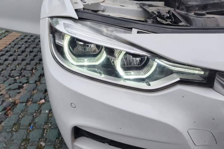 Used BMW 3 Series 2016 320i M Sport Right Front Headlight