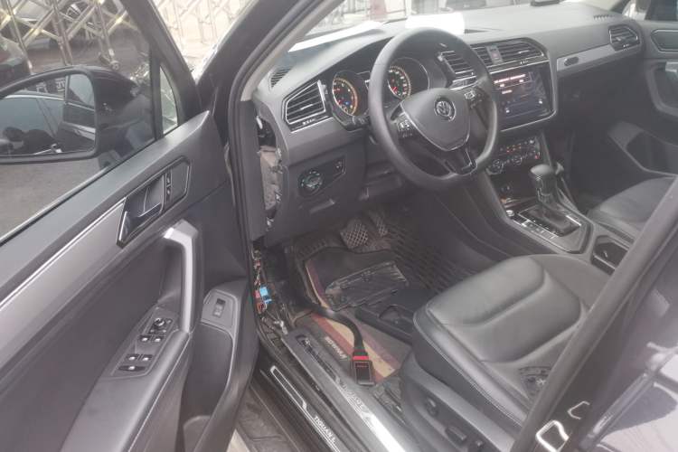 Used Volkswagen Tiguan L 2020 330TSI Automatic Two-Wheel Drive Smart Luxury Edition China VI Standard Driver Seat