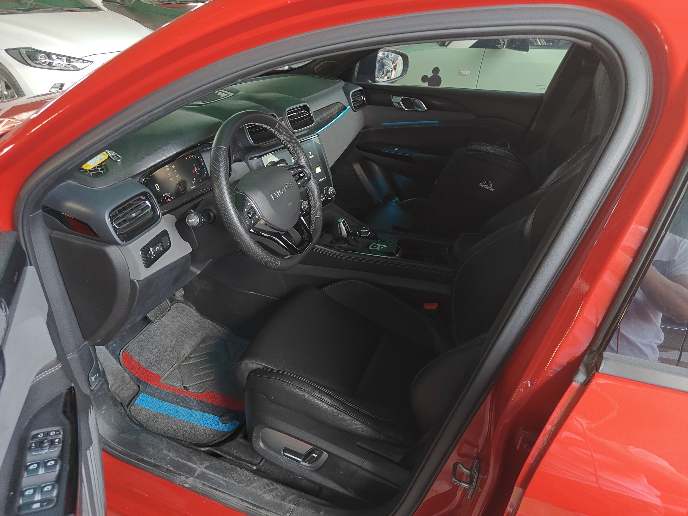 Переднее сиденье в автомобиле