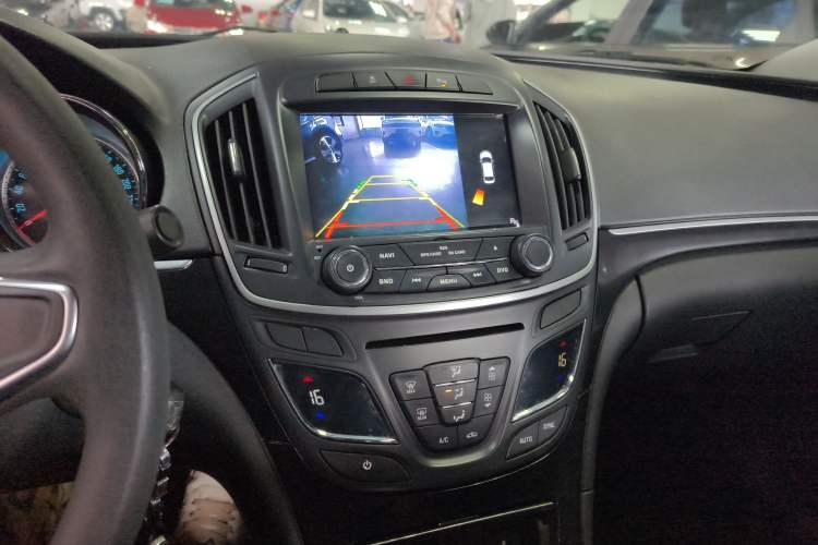 Used Buick Regal 2015 1.6T Leading Technology Model Audio And AC Panel