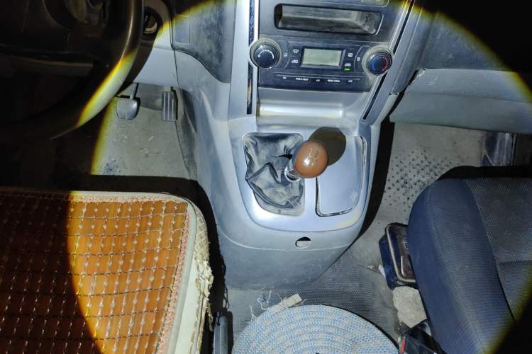 Used Foton Scenic G5 2020 2.0L Long-Wheelbase Flat-Roof 6-Seater Multi-Purpose Passenger Vehicle 1TZS Gear Lever