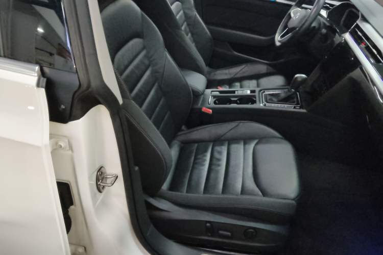 Used Volkswagen FAW-Volkswagen CC 2023 Hunting Vehicle 380TSI Hunter's Heart Edition