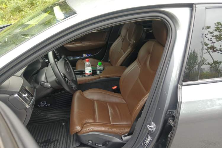 Used Volvo V90 2020 Cross Country T5 AWD Prestige Edition Left Front Seat