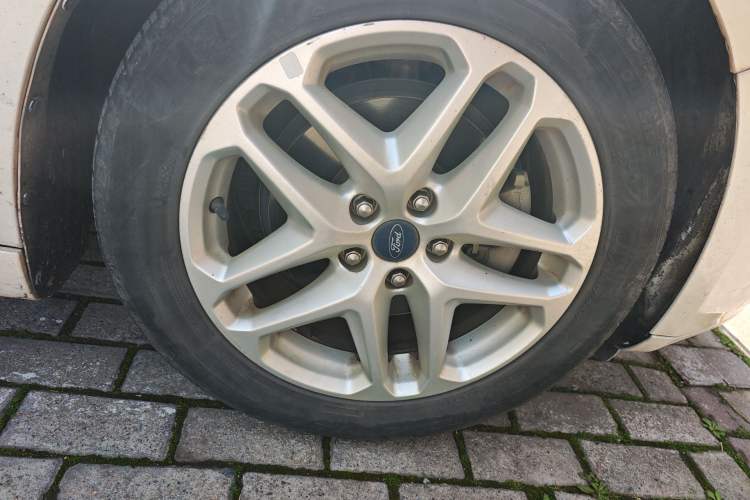 Used Ford Mondeo 2013 1.5L GTDi180 Fashion Edition Right Front Wheel Hub