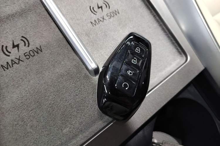 Used Denza N8L 2025 Model Zunrong Model