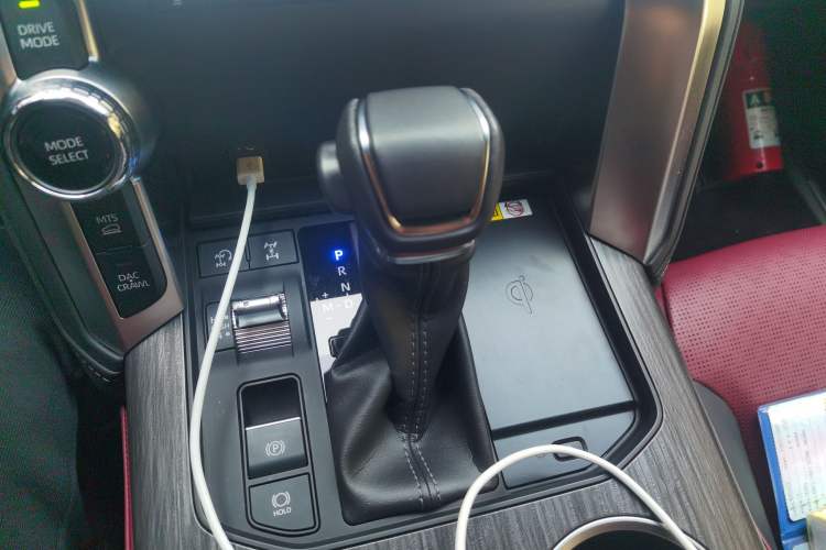 Used Toyota Land Cruiser 2023 Toyota Land Cruiser 3500 3.5T GXR with 18-inch Wheels 8 Airbags and Sunroof – Middle East Version
