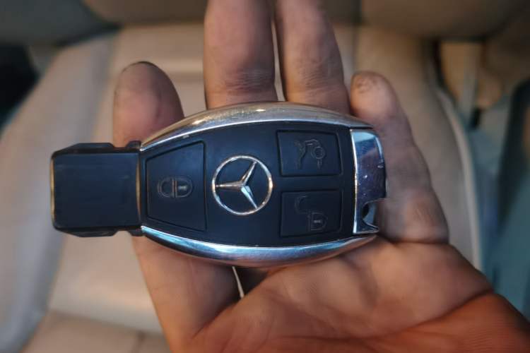 Used Mercedes-Benz R-Class 2017 R 320 4MATIC Business Edition Prestige Model Vehicle Key