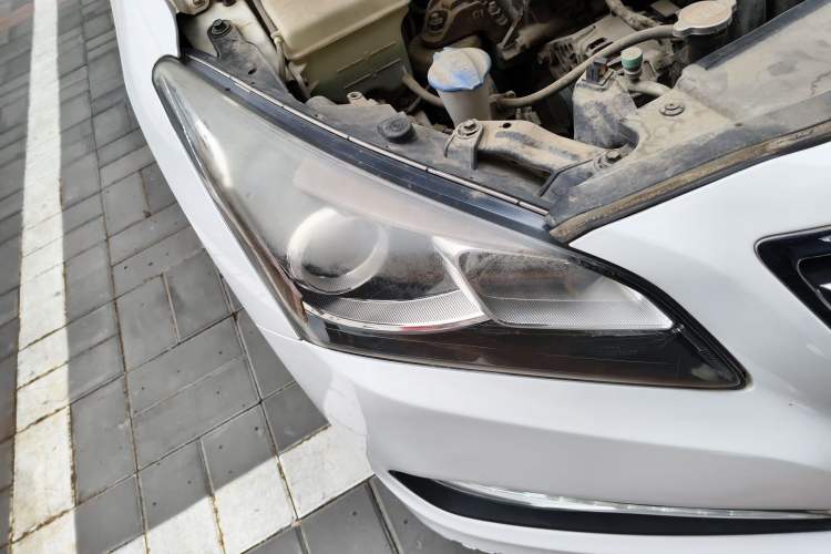 Used Hyundai Mistra 2014 1.8L Automatic Deluxe DLX Model Right Front Headlight