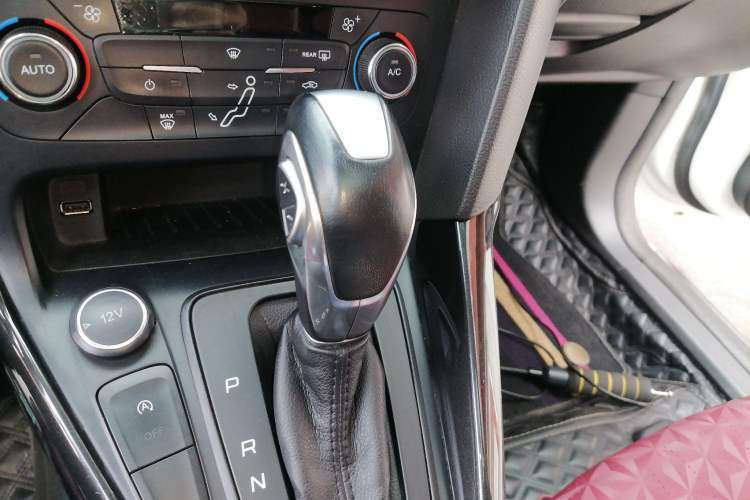 Used Ford Focus 2015 Hatchback EcoBoost 125 Automatic Supreme Style Edition