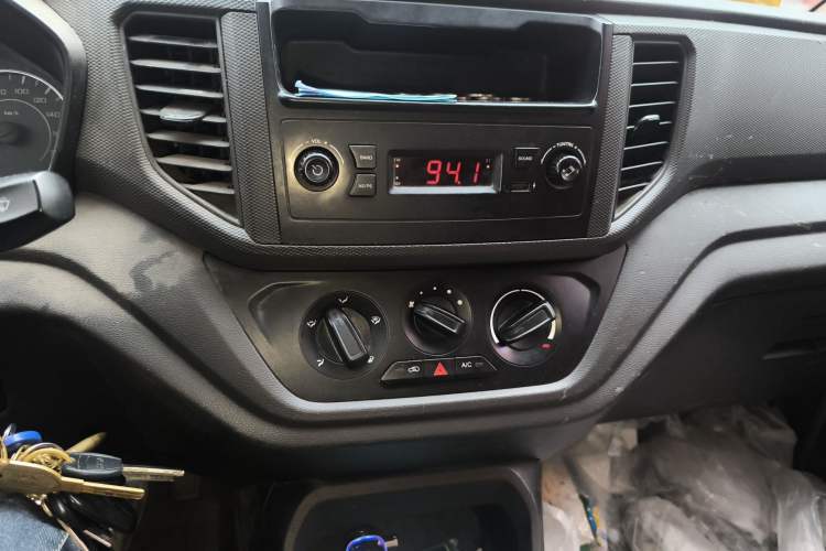 Used Wuling Hongguang V 2019 1.5L Standard Version China VI LAR
