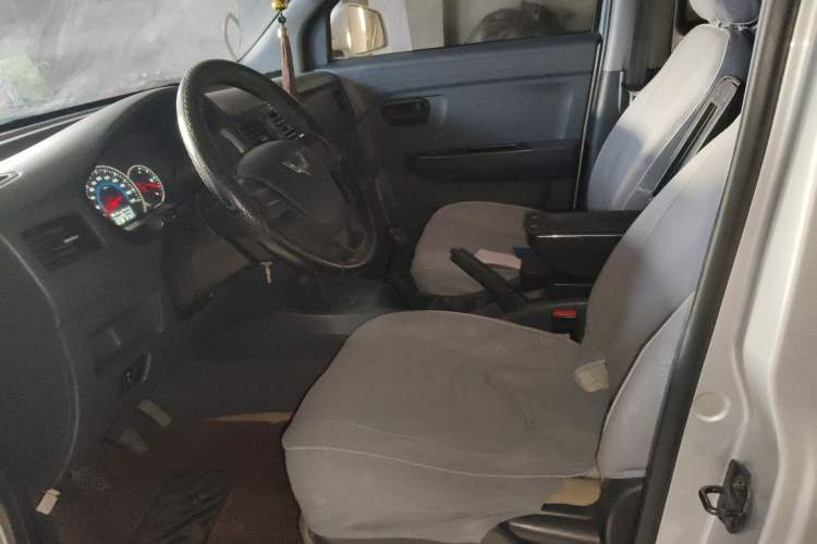 Used Wuling Rongguang V 2015 1.5L Practical Version Left Front Seat