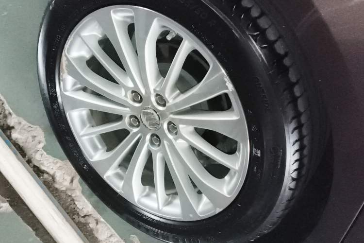 Used Buick LaCrosse 2016 28T Luxury Version Exterior 5