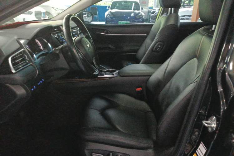 Used Toyota Camry 2018 2.0G Luxury Edition
