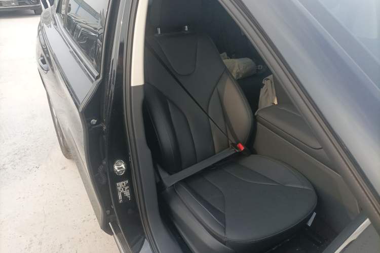 Used Hongqi E-QM5 2025 500km Range Commuter Version