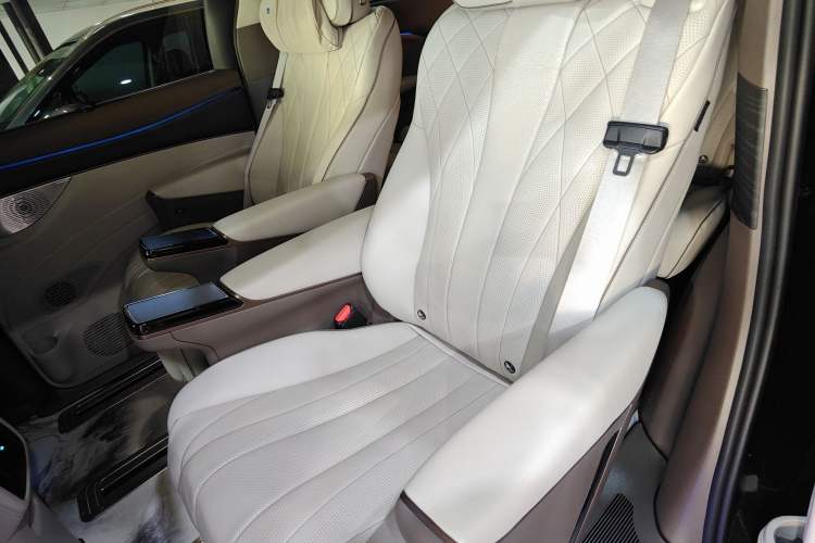 Used Denza D9 2022 DM-i 970 Four-Wheel Drive Flagship Model