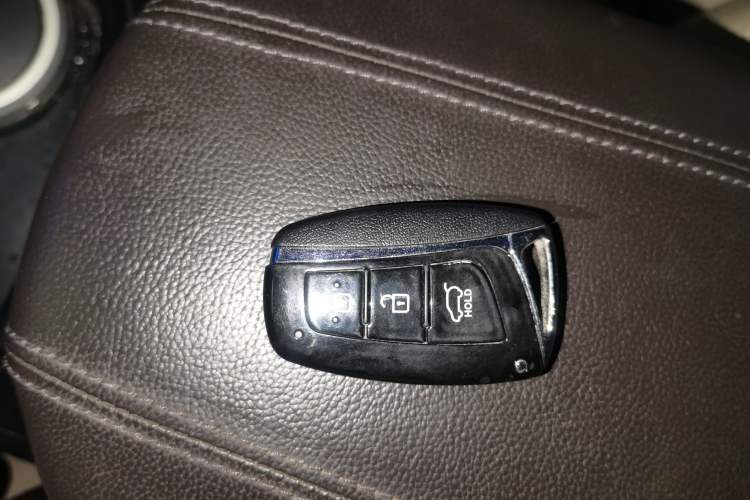 Used Hyundai Santa Fe 2013 Revised Version 2.4L Automatic All-Wheel Drive Smart Type