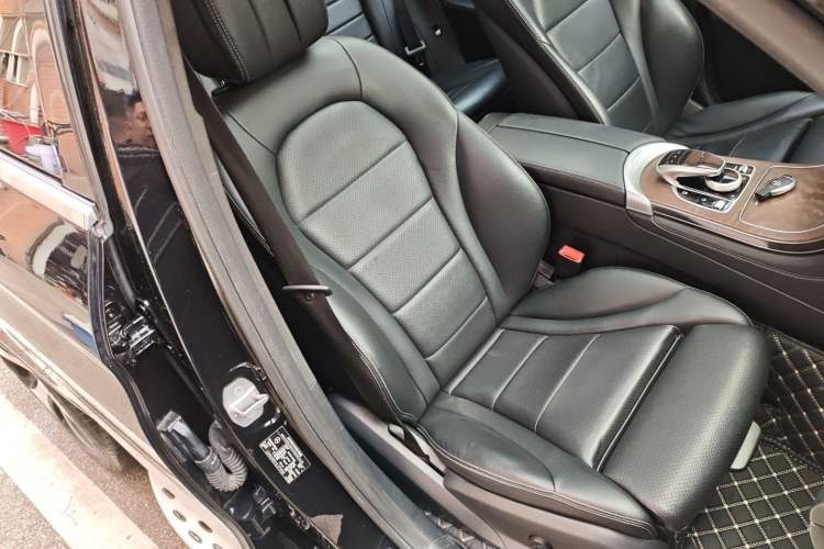 Used Mercedes-Benz GLC 2018 Refreshed GLC 300 4MATIC Dynamic Edition