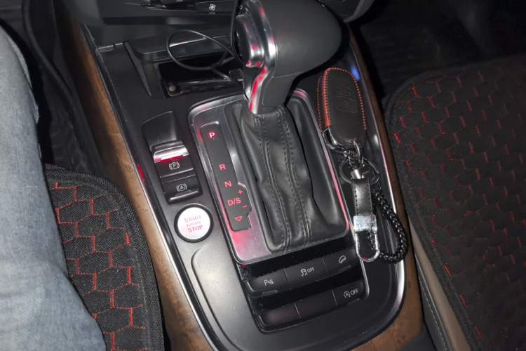 Used Audi Q5 2018 Collector's Edition 40 TFSI Technology Model
