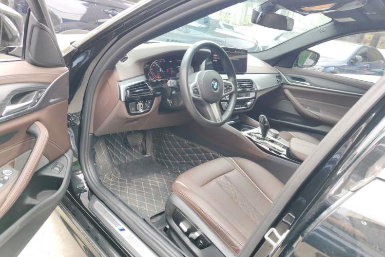 Used BMW 5 Series 2022 Restyled 530Li Leading Edition M Sport Package Driver Seat