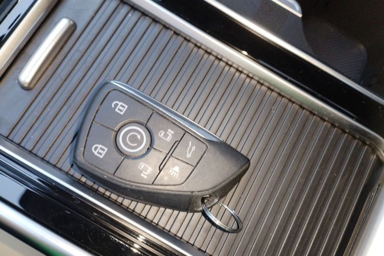 Used Buick GL8 New Energy 2025 Lu Shang Luxury Edition 7-Seater
