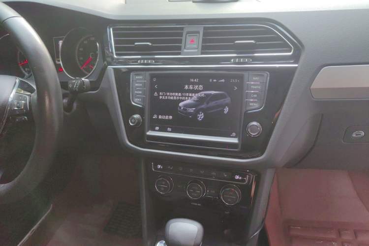 Used Volkswagen Tiguan L 2017 380TSI Automatic All-Wheel-Drive Luxury Edition Audio And AC Panel