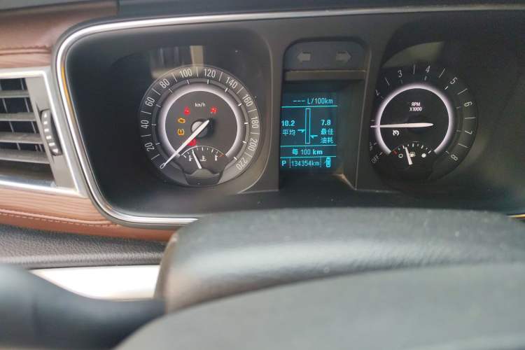 Used Buick GL8 2017 25S Luxury Version China V Standard Odometer Close Up