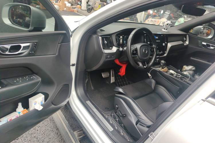 Used Volvo XC60 2019 T5 4x4 Smart & Dynamic Sport Edition China VI Standard