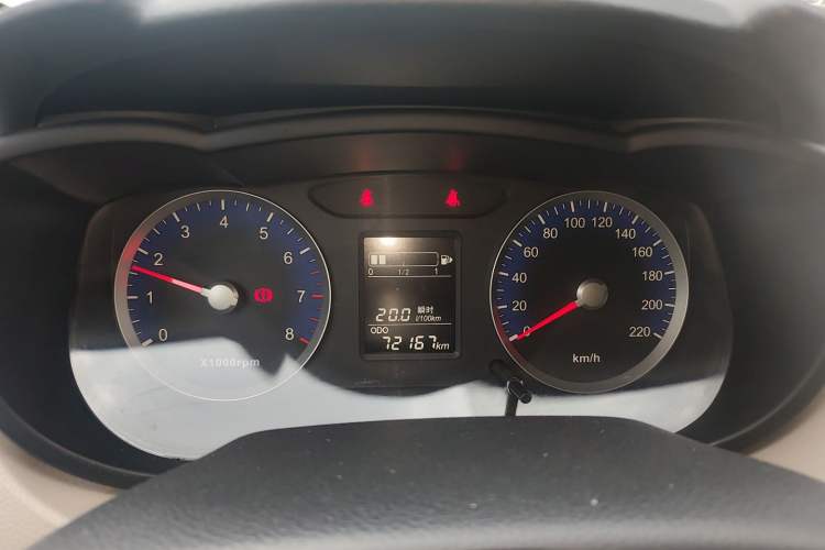 Used Venucia R50 2015 1.6L Manual Fashion Edition
