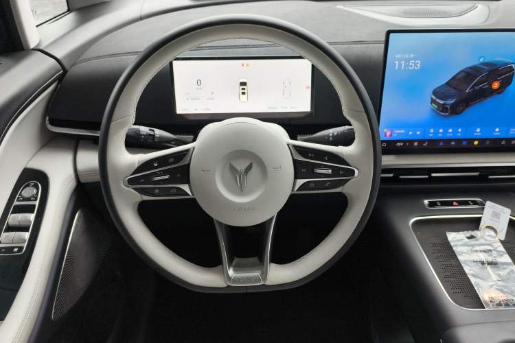 Used VOYAH Dream 2025 PHEV Four-Wheel-Drive Flagship Kunpeng Edition Steering Wheel