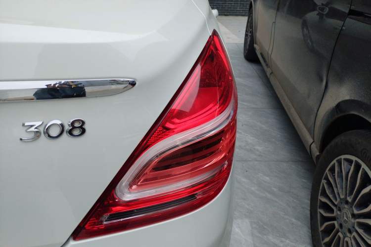 Used Peugeot 308 2014 Enjoy Edition Classic 1.6L Automatic Premium Model Exterior 3