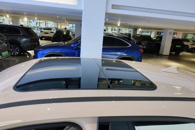 Used ORA Good Cat 2023 401 km Standard Range Premium Version Lithium Iron Phosphate
