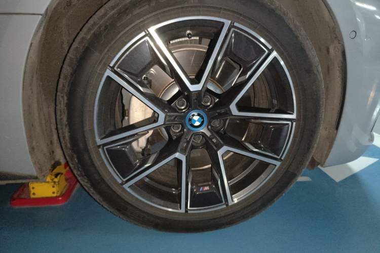 Used BMW i4 2023 eDrive35 Right Front Wheel Hub