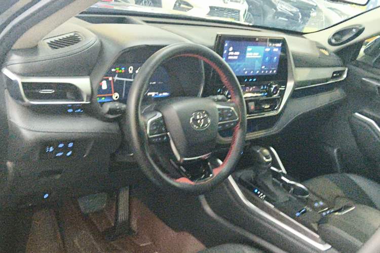 Used Toyota Highlander 2022 Dual-Engine 2.5L Four-Wheel Drive Supreme Edition 7-Seater Center Console