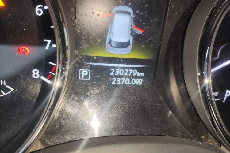 Used Nissan X-Trail 2014 2.5L CVT Luxury Edition 4WD Odometer Close Up