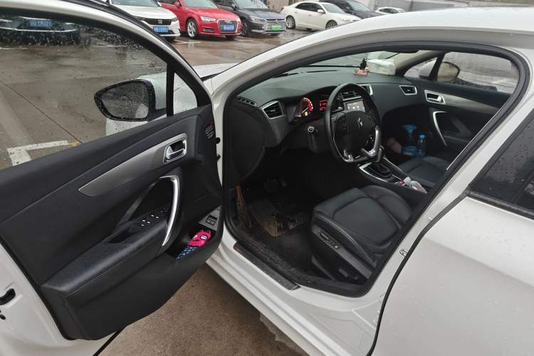 Used DS 5LS 2014 1.6T Elegant Version THP160 Driver Seat