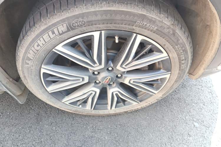 Used Hongqi HS5 2022 Facelifted Version 2.0T Smart Connect Flagship All-Wheel-Drive Edition
