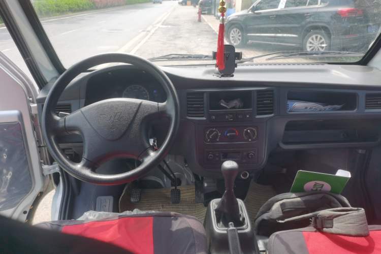 Used Wuling Zhiguang 2023 1.5L Practical Version 5/7 Seats Center Console