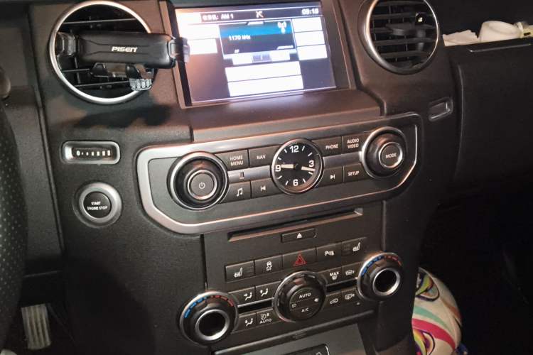 Used Land Rover Discovery 2015 3.0 SC V6 HSE Audio And AC Panel