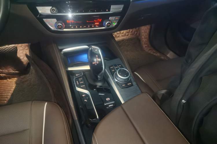 Used BMW 5 Series New Energy 2022 Updated Version 535Le Luxury Package Gear Lever