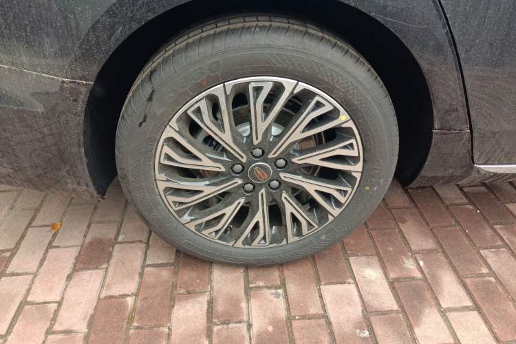 Used Hongqi H5 2025 2.0T Automatic Flag Edition – 500 000 Units Commemorative Version
